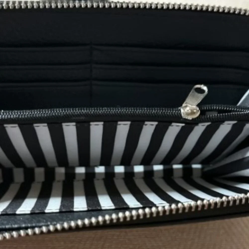 MARC TETRO WOMEN'S BLACK/WHITE BOSTON TERRIER ZIP AROUND WALLET NWT - Picture 3 of 7